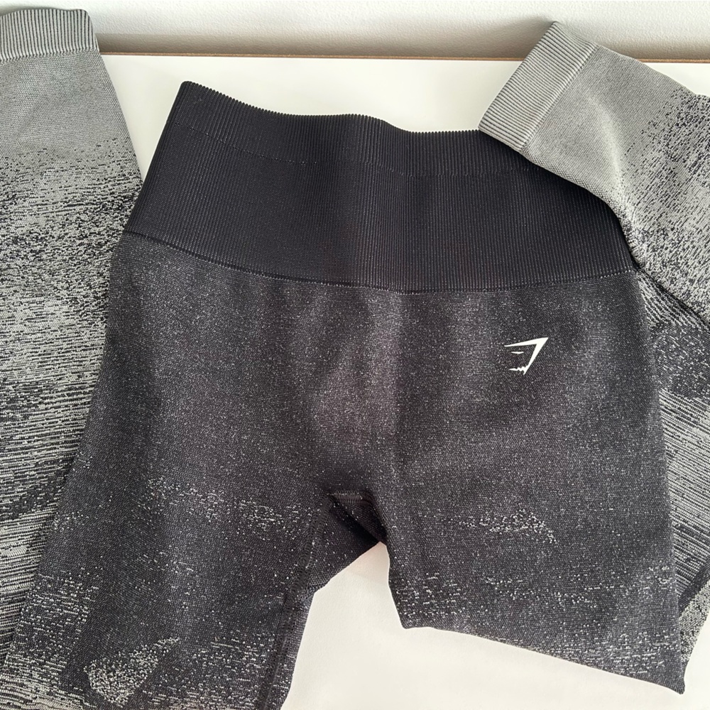 Gym shark leggings (size XS)